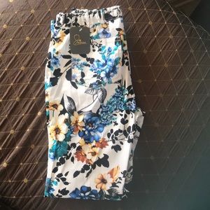 Jaanuu Scrub Pants in Garden Party XS NWT